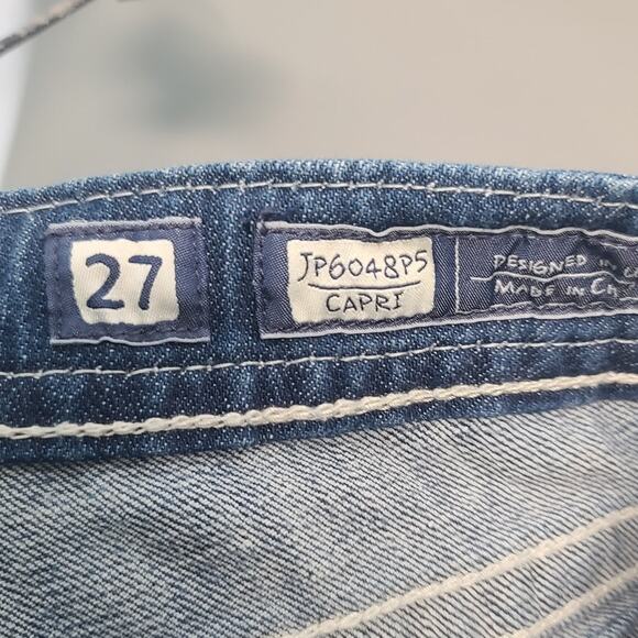 Miss Me Fleur de Lis Embellished Signature Capri Jeans - Picture 4 of 5